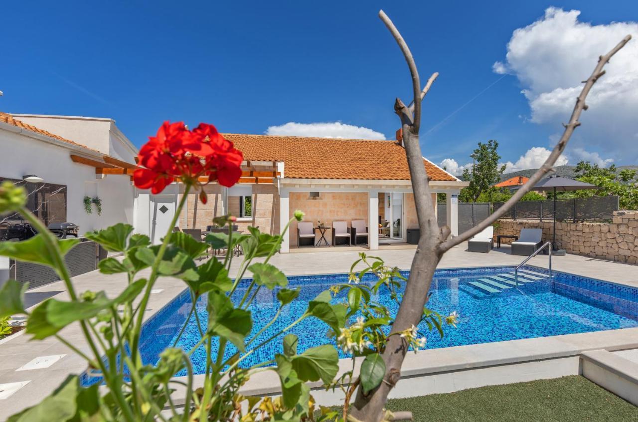 Apartment Holiday Home Doma, Cilipi Near Dubrovnik Exterior photo