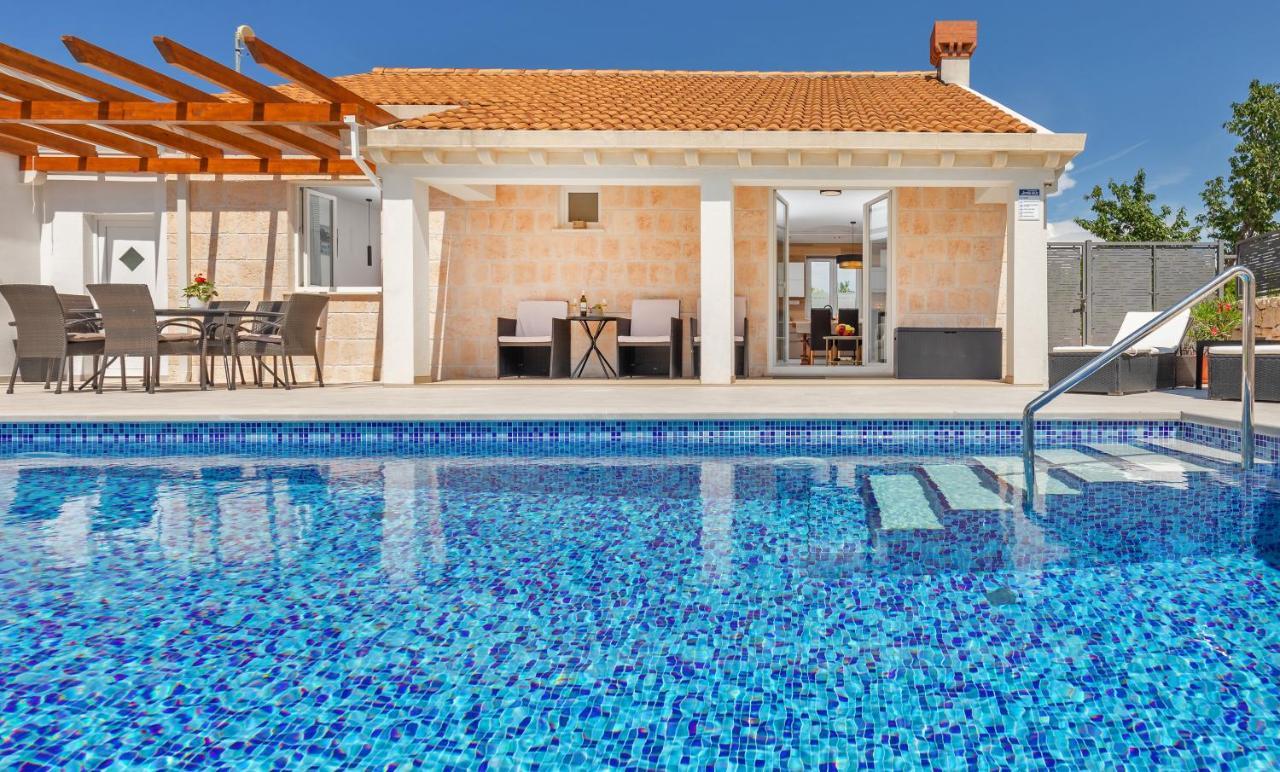 Apartment Holiday Home Doma, Cilipi Near Dubrovnik Exterior photo