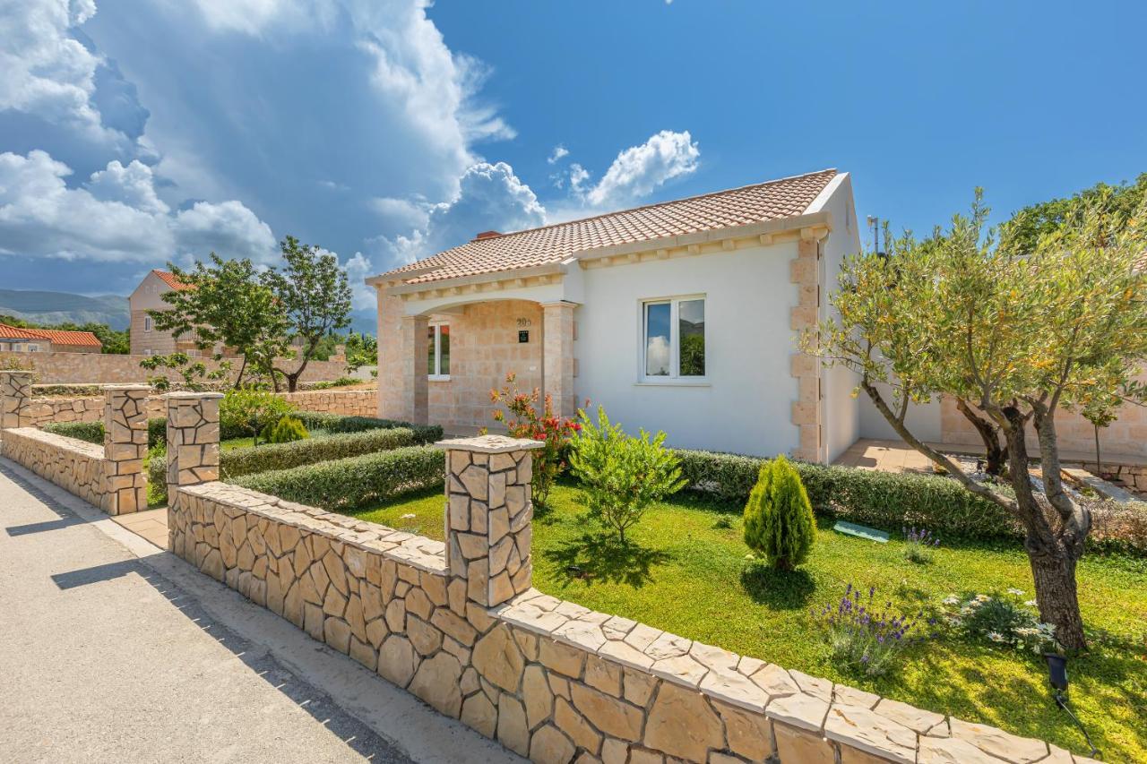 Apartment Holiday Home Doma, Cilipi Near Dubrovnik Exterior photo